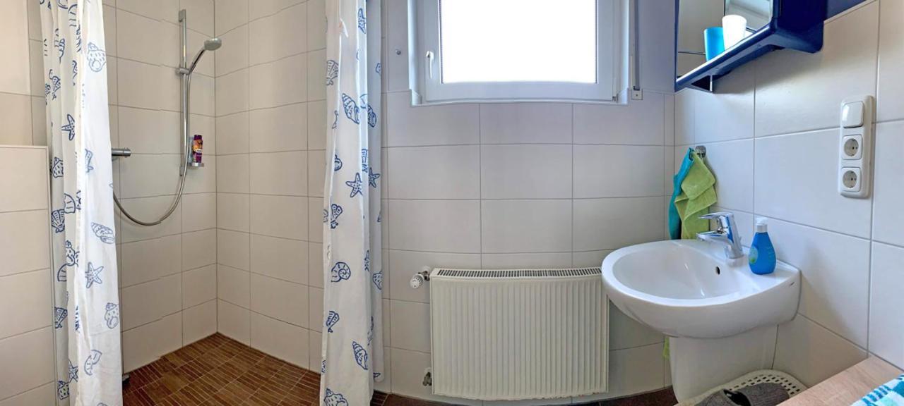Ferienwohnung Zimmergruen Am Nordpark Monchengladbach Bagian luar foto